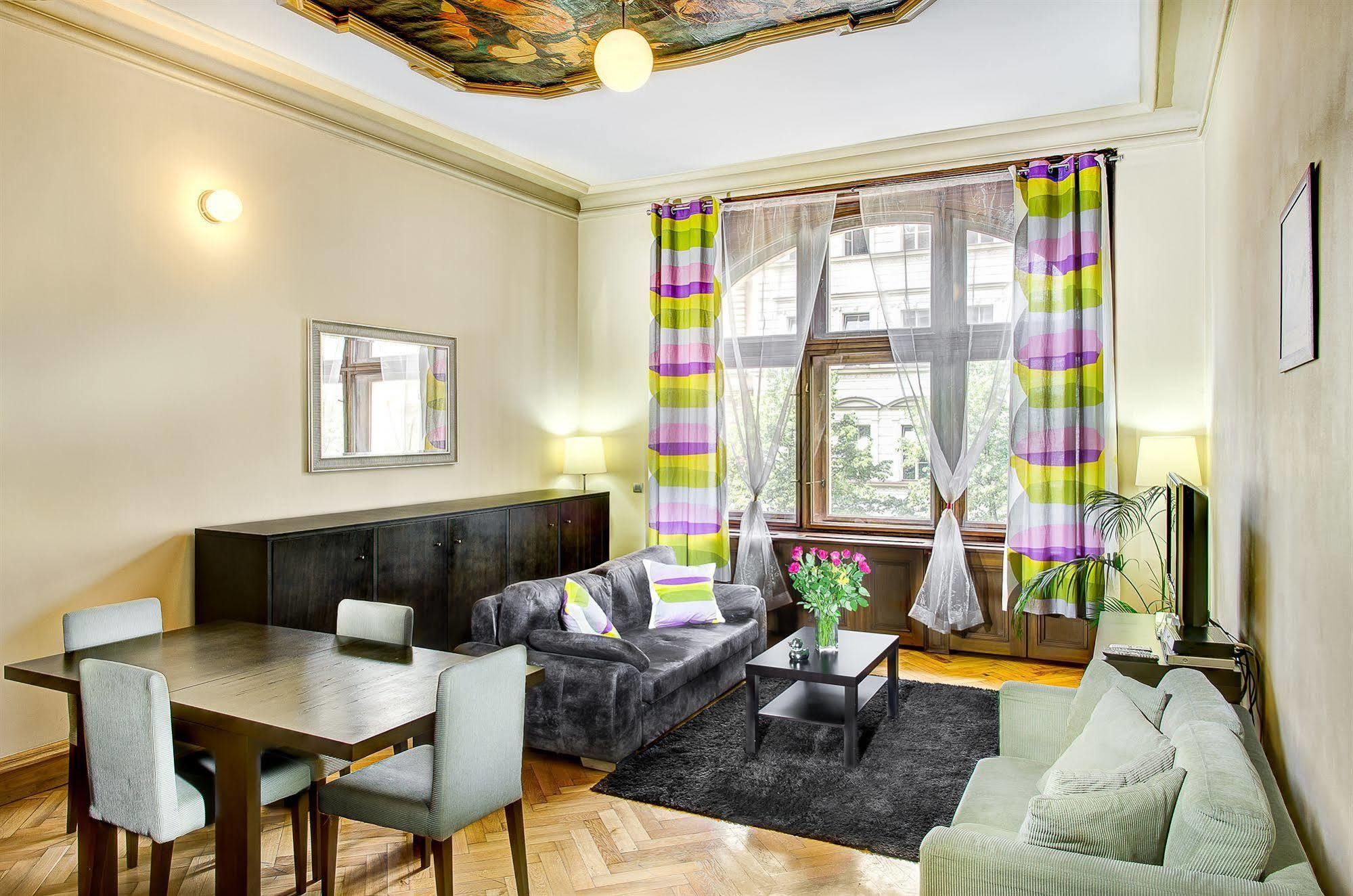 Art House By Adrez Apartmán